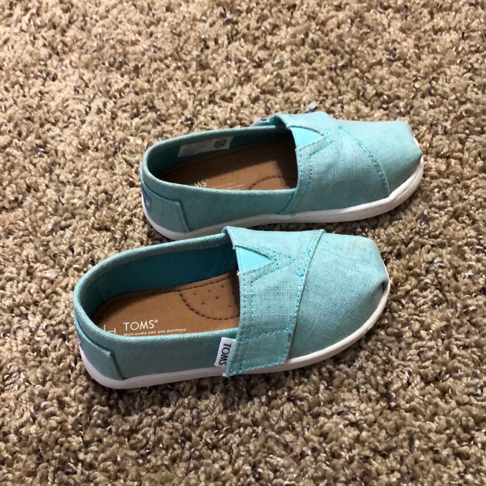 TOMS Toddler Size 8 NWT